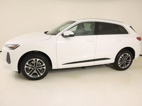 New 2026 Audi Q5 Premium image 2