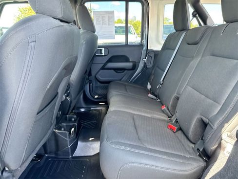 Used 2018 Jeep Wrangler Unlimited Sahara image 22