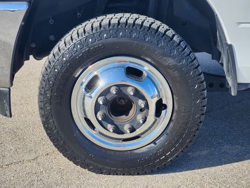 Used 2024 RAM 3500 Tradesman w/ Chrome Appearance Group AWD/4WD image 10
