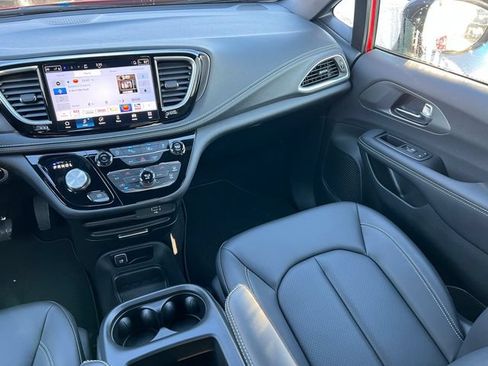 New 2026 Chrysler Pacifica Select FWD image 32