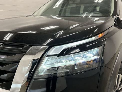 Used 2023 Nissan Pathfinder SL FWD image 32