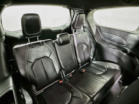Used 2025 Chrysler Pacifica Select FWD image 30
