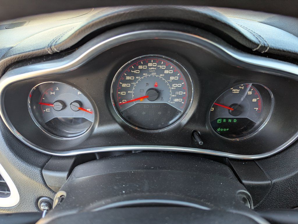 Used 2014 Dodge Avenger SE FWD image 20