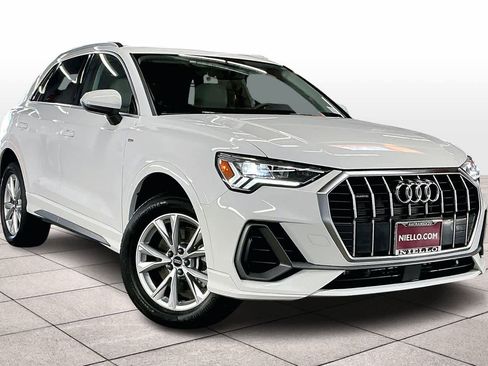 Used 2025 Audi Q3 2.0T Premium w/ Convenience Package image 2