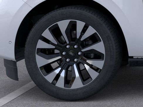 New 2025 Ford Expedition Platinum w/ Driver's Package image 19