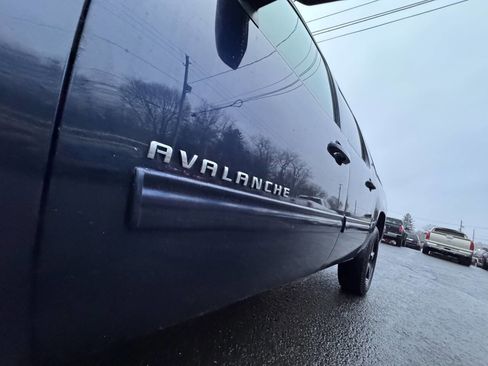 Used 2012 Chevrolet Avalanche LT image 14