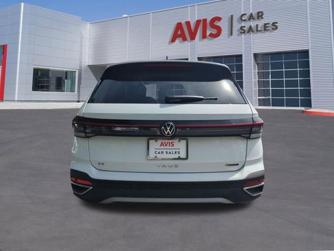 Used 2025 Volkswagen Taos SE AWD/4WD image 7