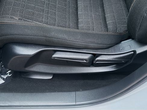 Used 2025 Honda HR-V Sport image 17
