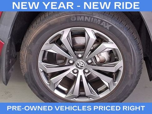 Used 2023 Toyota RAV4 XLE Premium image 9