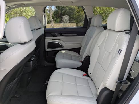 New 2025 Kia Telluride EX w/ EX Captain's Chair Package image 17
