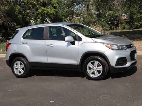Used 2018 Chevrolet Trax LS AWD/4WD image 2