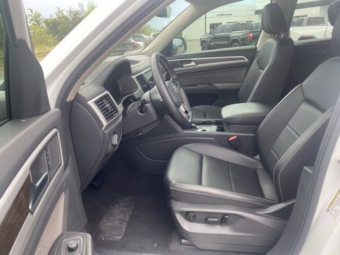 Used 2023 Volkswagen Atlas SE w/ Panoramic Sunroof Package image 10