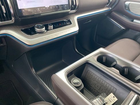 New 2025 Ford Expedition Platinum w/ Platinum Ultimate Package image 15