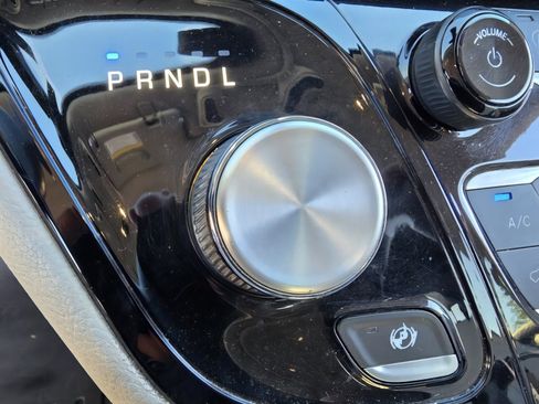 Used 2020 Chrysler Pacifica Limited image 15