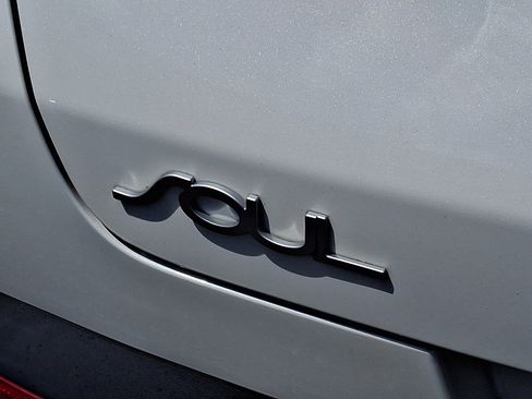 Used 2022 Kia Soul LX FWD image 19