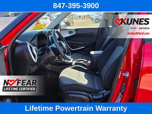 Used 2025 Kia Soul LX w/ LX Technology Package FWD image 17