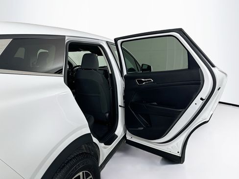 Used 2025 Kia Sportage LX FWD image 27