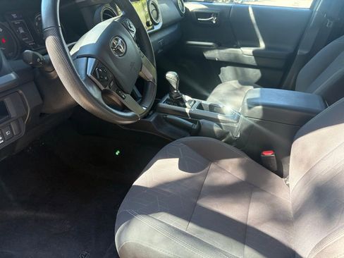 Used 2018 Toyota Tacoma TRD Off-Road image 18