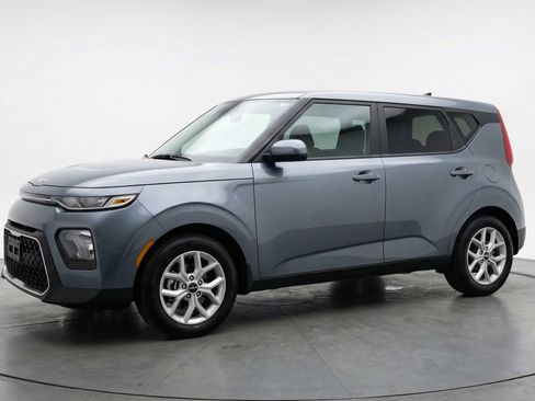 Used 2025 Kia Soul LX w/ LX Technology Package FWD image 3