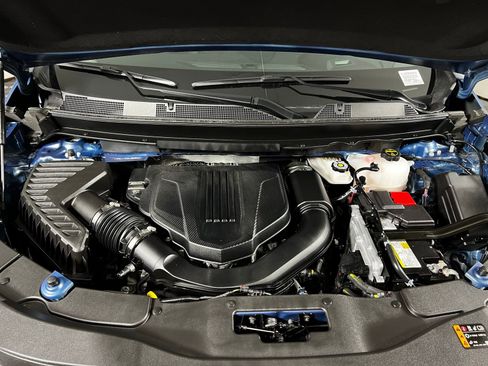 Used 2025 Chevrolet Traverse Z71 image 9