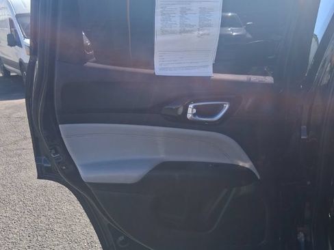 Used 2022 Jeep Compass Limited w/ Sun and Sound Group AWD/4WD image 9