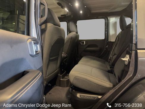 Used 2025 Jeep Wrangler Unlimited Sahara AWD/4WD image 9