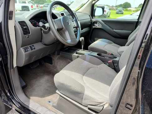 Used 2010 Suzuki Equator Sport image 2