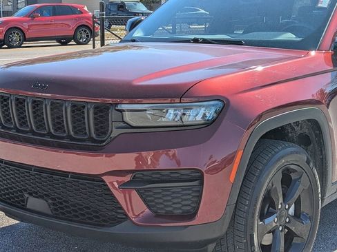 Used 2022 Jeep Grand Cherokee Altitude image 6