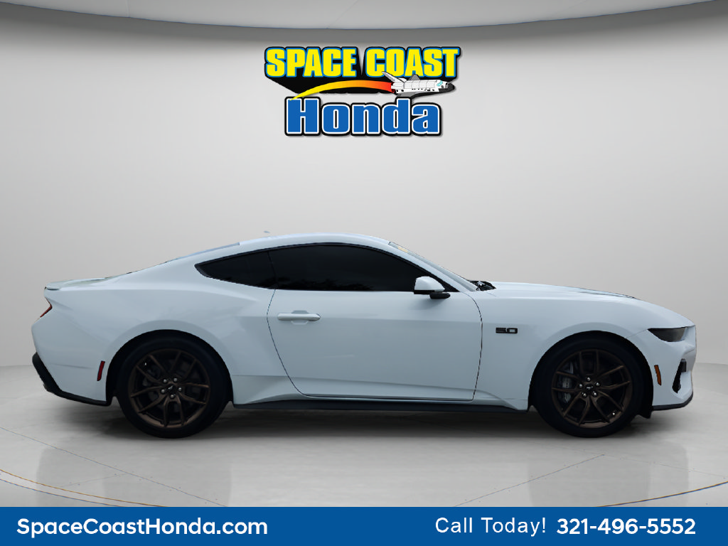 Used 2026 Ford Mustang GT Premium RWD image 2