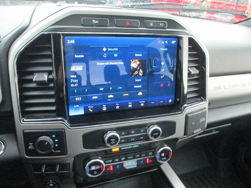 Used 2022 Ford F250 Lariat w/ Black Appearance Package image 30