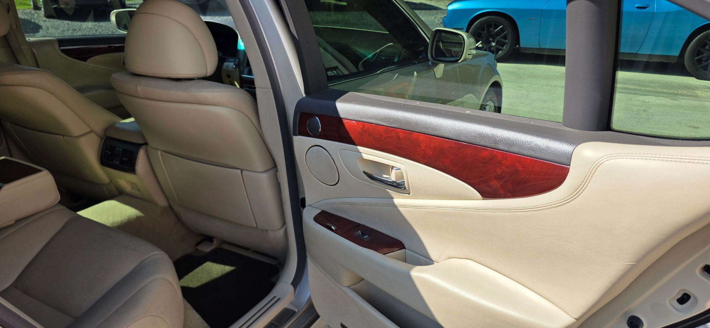 Used 2011 Lexus LS 460 w/ Luxury Value Edition RWD image 15