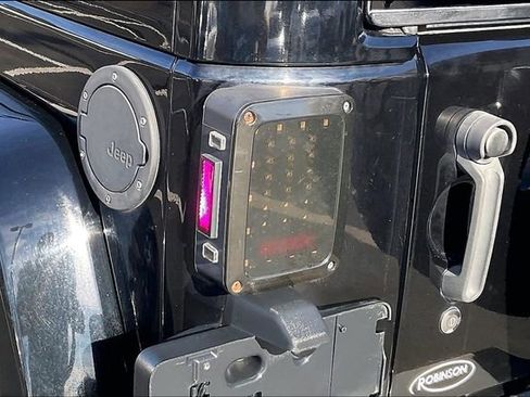 Used 2012 Jeep Wrangler Unlimited Sahara w/ Connectivity Group image 30