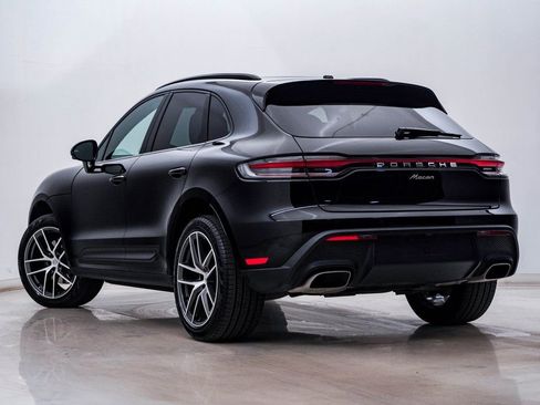 Certified 2025 Porsche Macan image 3