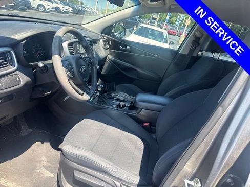 Used 2017 Kia Sorento FWD image 9