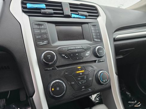 Used 2016 Ford Fusion SE FWD image 22