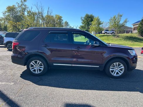 Used 2018 Ford Explorer XLT w/ Equipment Group 201A AWD/4WD image 4