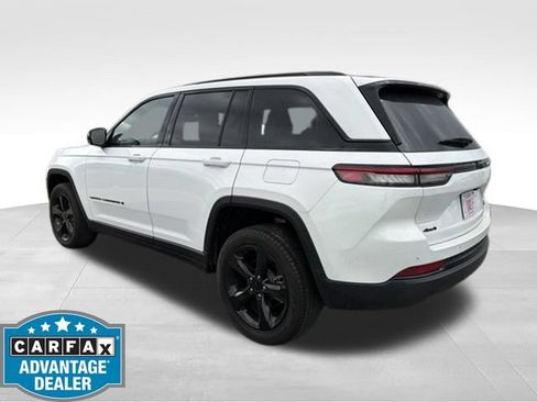 Used 2024 Jeep Grand Cherokee Limited w/ Black Appearance Package AWD/4WD image 5
