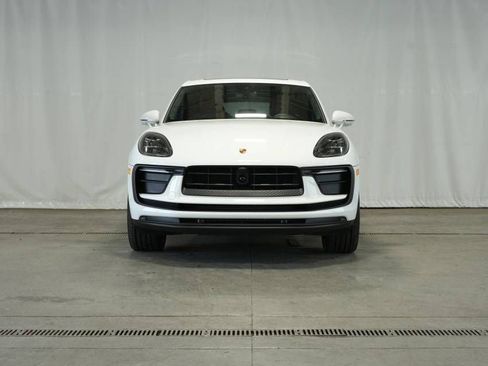 Certified 2025 Porsche Macan AWD/4WD image 10