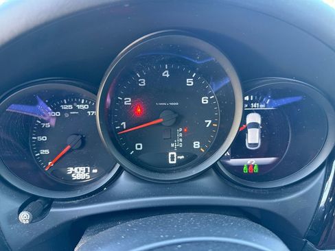 Used 2021 Porsche Macan image 18