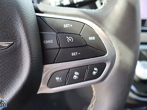 Used 2025 Chrysler Pacifica Select FWD image 15