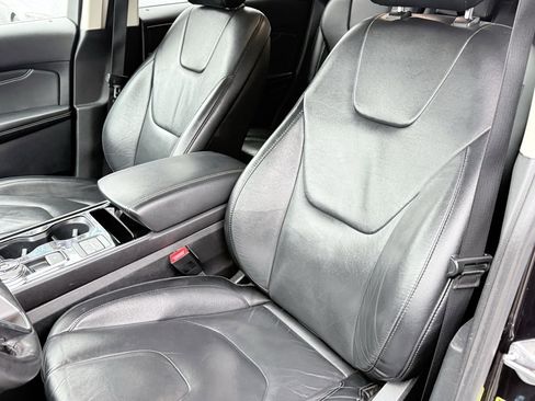 Used 2020 Ford Edge Titanium image 23
