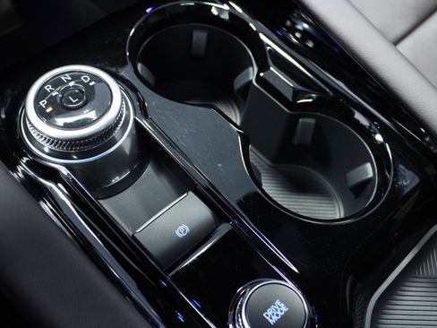 Used 2025 Ford Explorer Platinum image 24