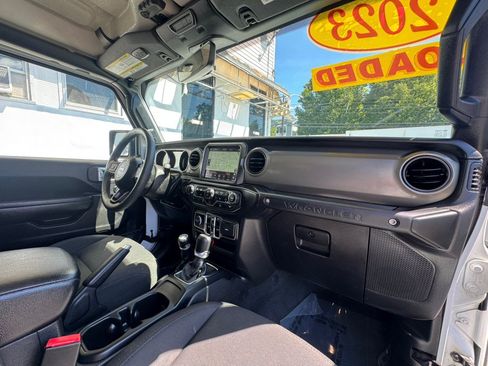 Used 2023 Jeep Wrangler Unlimited w/ Cold Weather Group AWD/4WD image 30