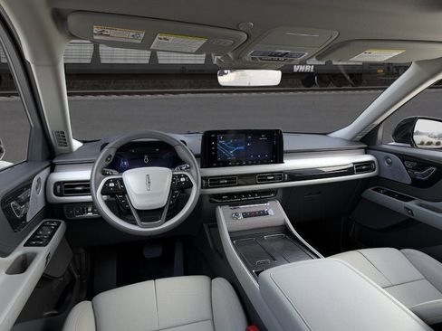 New 2026 Lincoln Aviator Reserve w/ Luxury Package RWD image 9