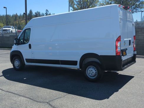 Used 2025 RAM ProMaster 2500 w/ Convenience Group FWD image 4