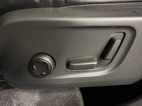 Used 2023 Volvo XC40 B5 Plus w/ Driver Assist Package image 24