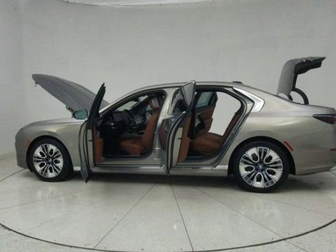 Used 2023 BMW i7 xDrive60 image 74