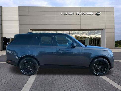 New 2025 Land Rover Range Rover SE image 4