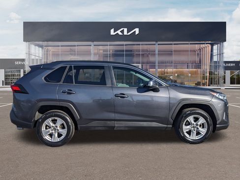 Used 2021 Toyota RAV4 XLE image 3
