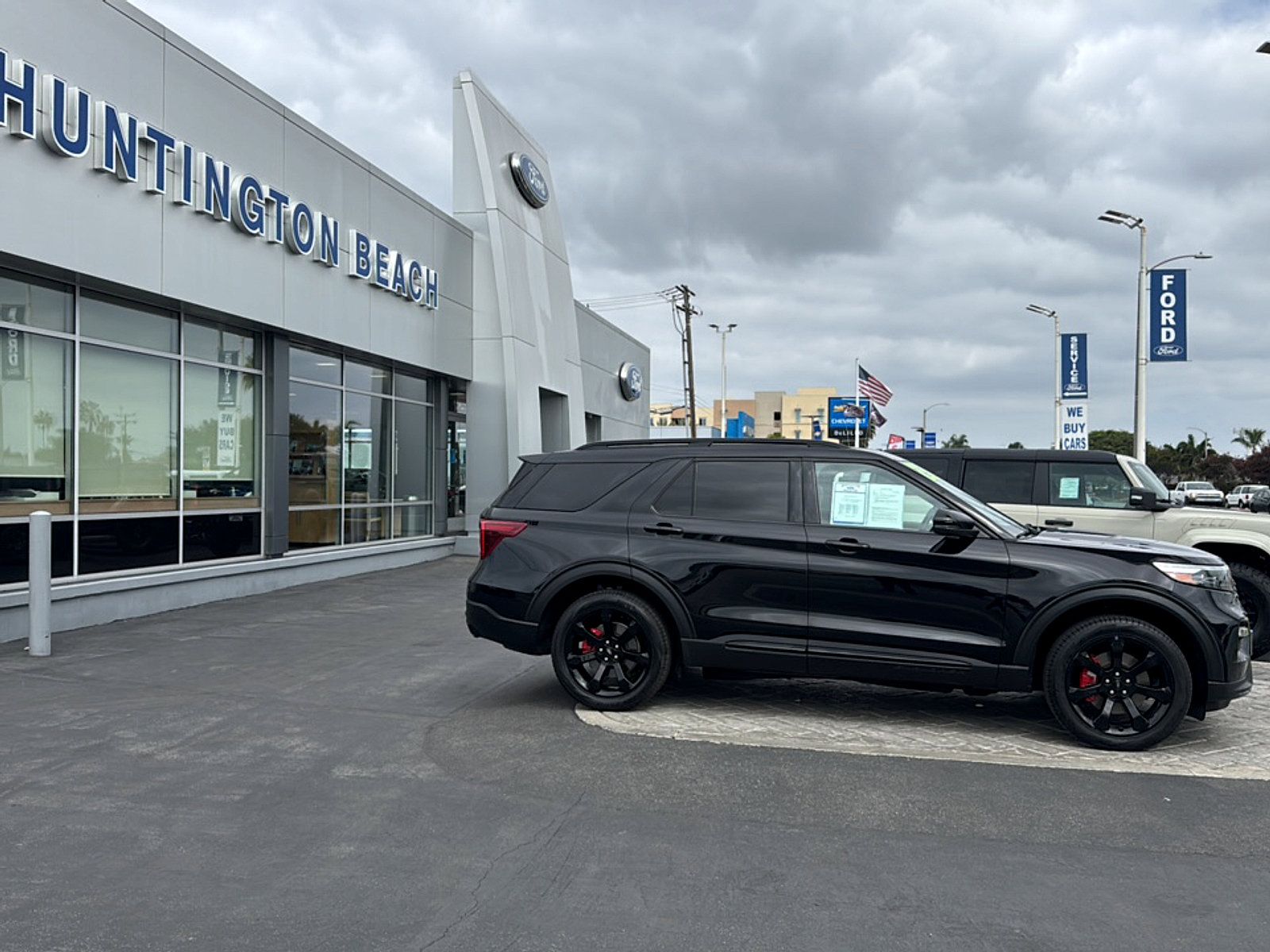 Used 2023 Ford Explorer ST w/ Equipment Group 401A AWD/4WD image 3